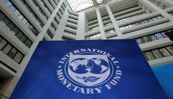 النقد الدولي يدرس زيادة قرض اليونان 