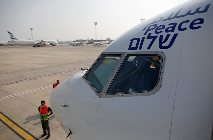 طائرة الوفد الإسرائيلي الأميركي تقلع عبر الاجواء السعودية متجهة الى الإمارات 