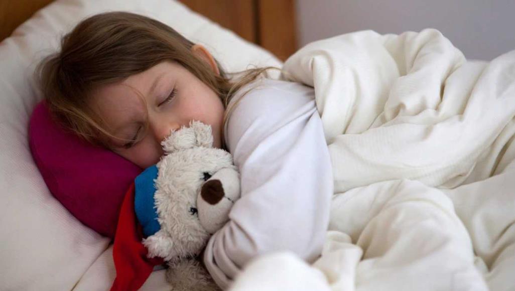 نوبات العطس الصباحية لدى الأطفال تشير إلى حساسية الغبار المنزلي